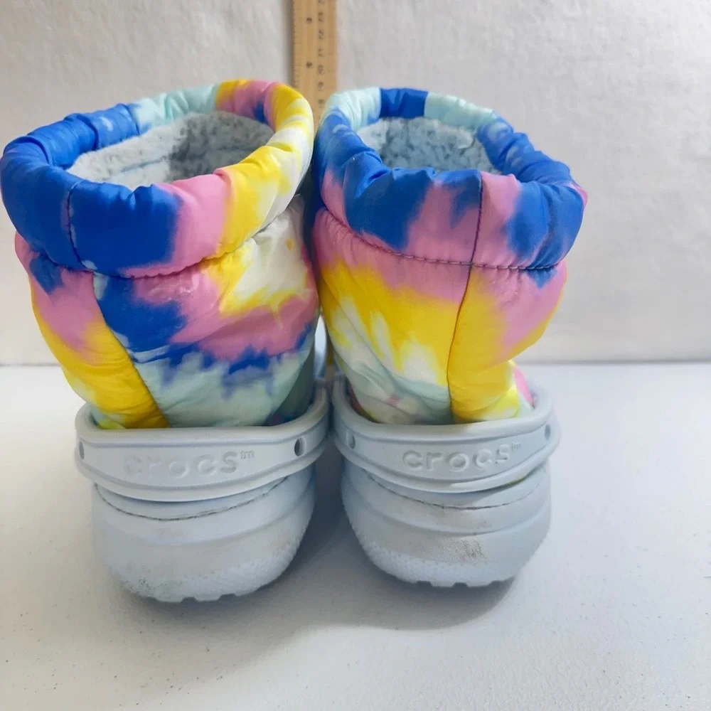 Crocs Classic Line Neo Puff Snow Boots‎ Multicolor Tie Dye Faux Fur Lined M6W8